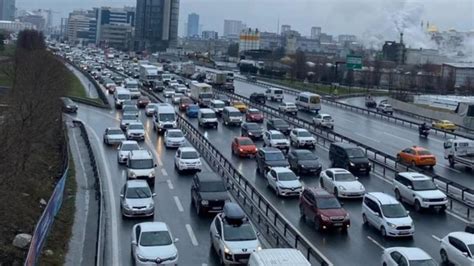 İstanbulda trafik yoğunluğu yüzde 85e çıktı